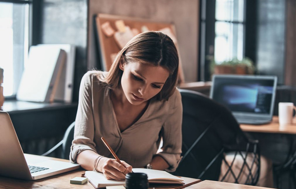 SEO копирайтър на Zen Studio структурира статия за уеб сайт